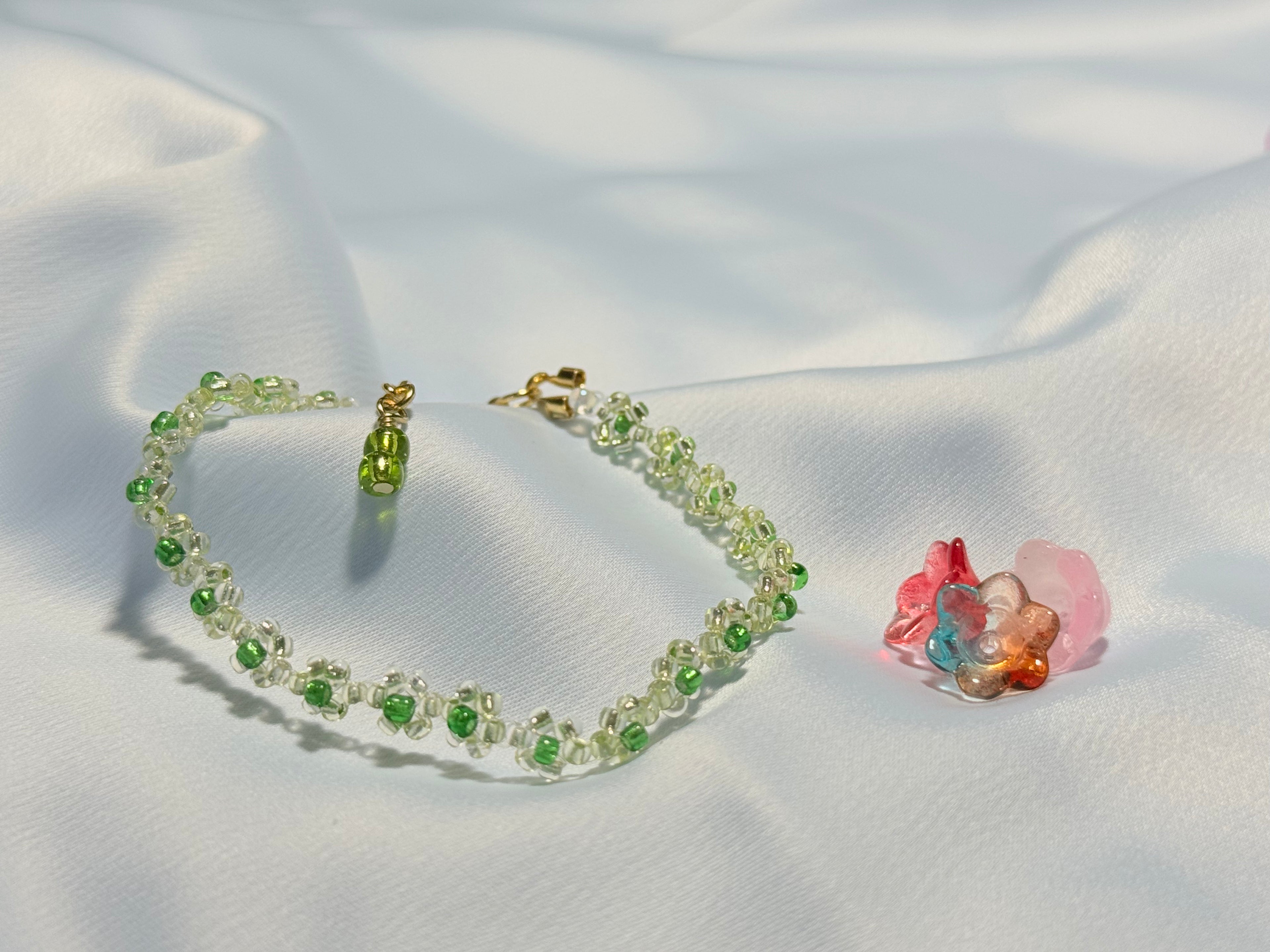 21 Daisies in Emerald