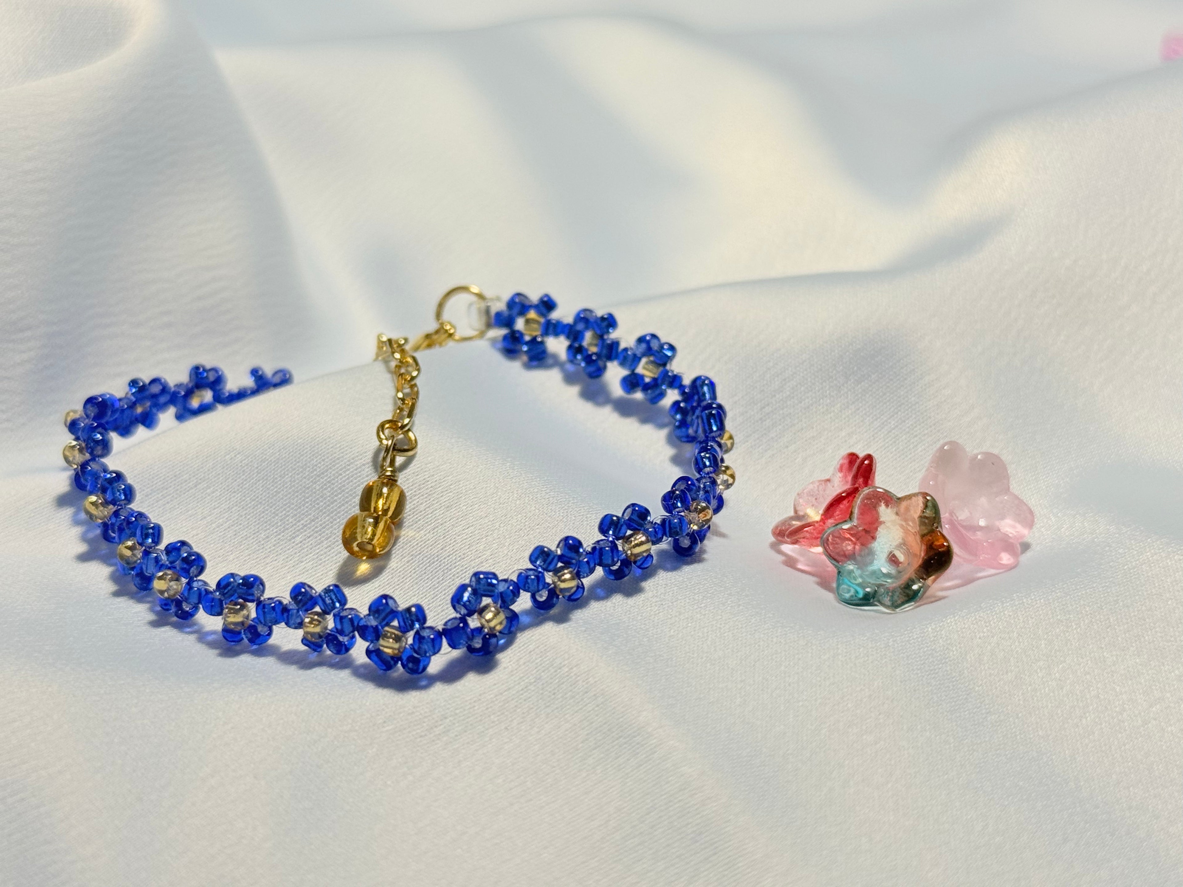 21 Daisies in Sapphire