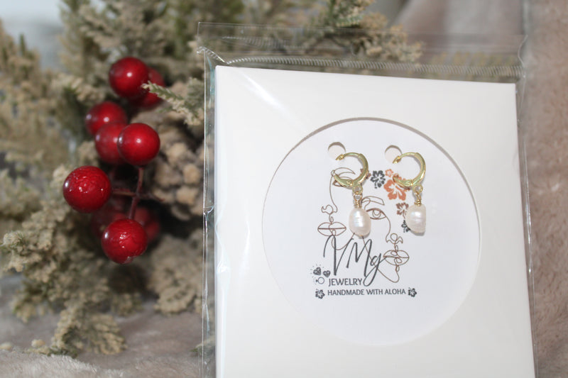 White fresh pearl earring